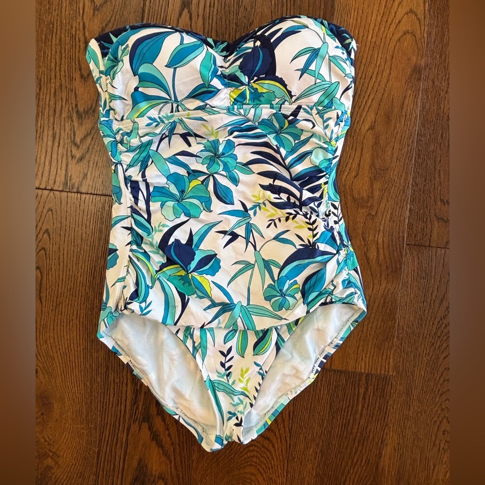 Tommy Bahama women’s one piece swimsuit size 8